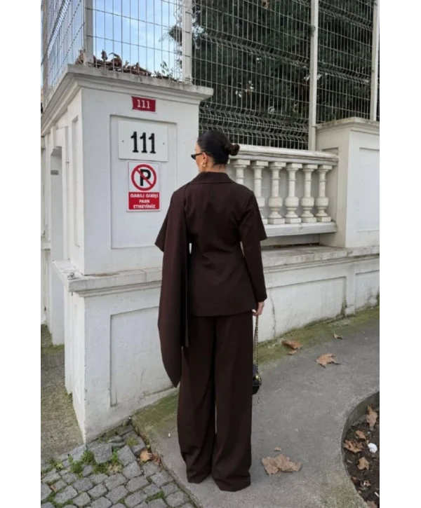 Kadın Pelerin Detaylı Bordo Blazer Ceket ve Bol Paça Pantolon Takım