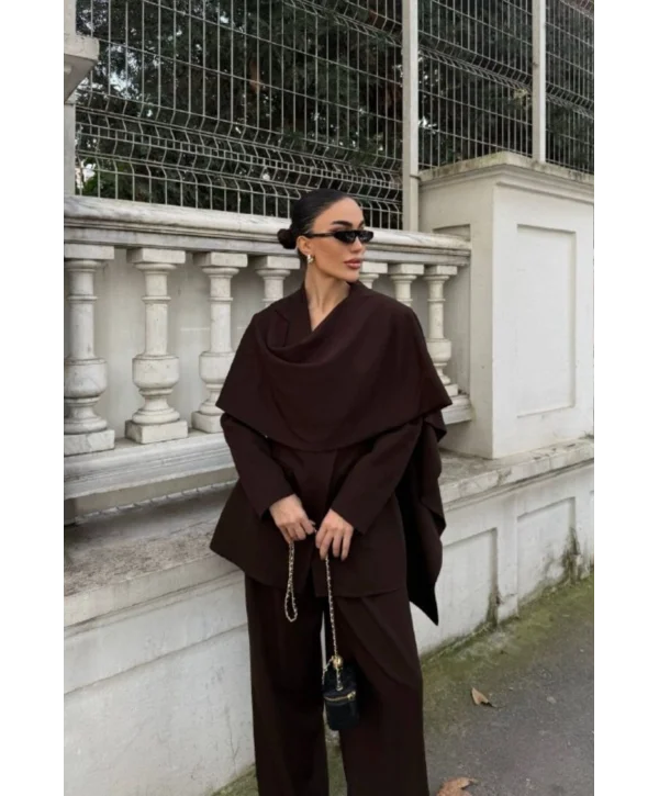 Kadın Pelerin Detaylı Bordo Blazer Ceket ve Bol Paça Pantolon Takım