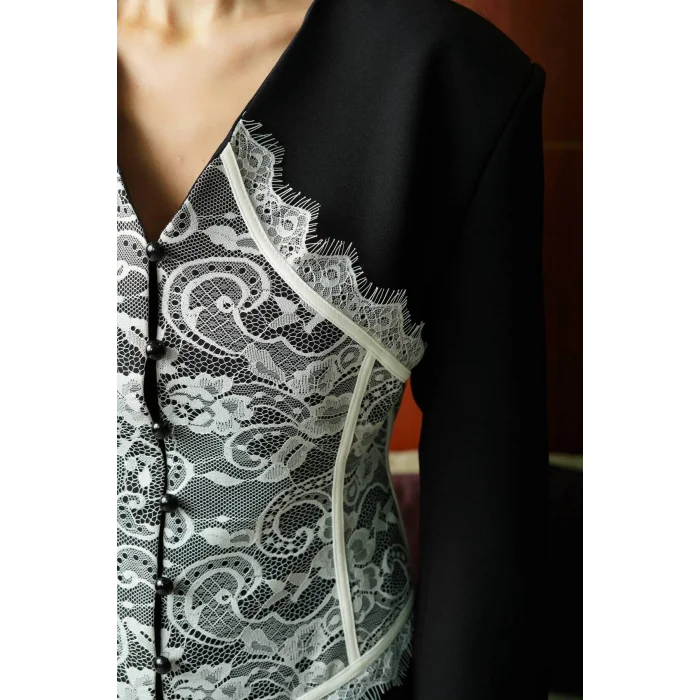 Kadın Dantel İşlemeli Bel Oturtmalı Blazer Ceket