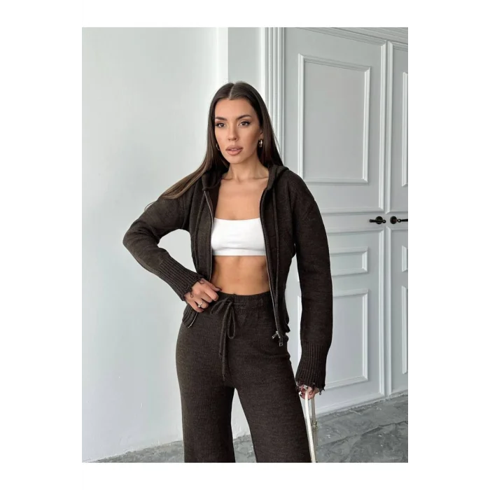 Kadın Fermuarlı Triko Eşofman Takımı – Yüksek Bel, Geniş Paça, Rahat Form