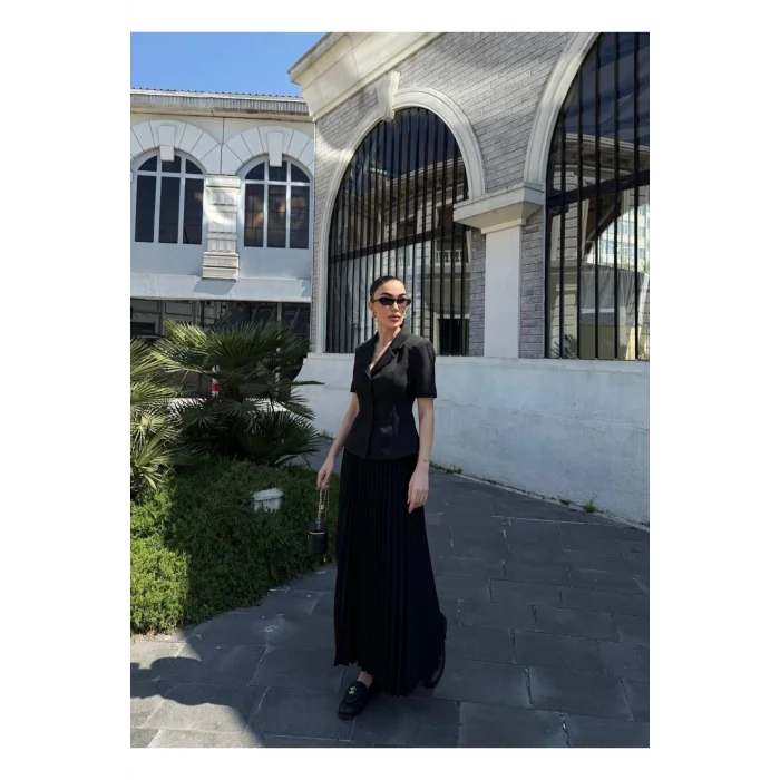 Kadın Kısa Kollu Ceket ve Pileli Etek Takım