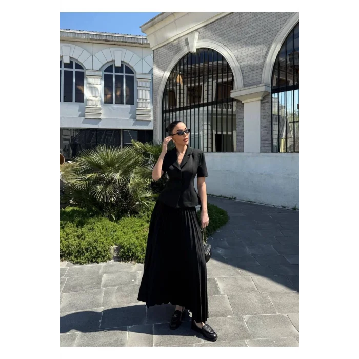 Kadın Kısa Kollu Ceket ve Pileli Etek Takım