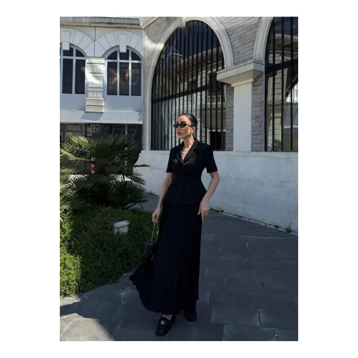 Kadın Kısa Kollu Ceket ve Pileli Etek Takım