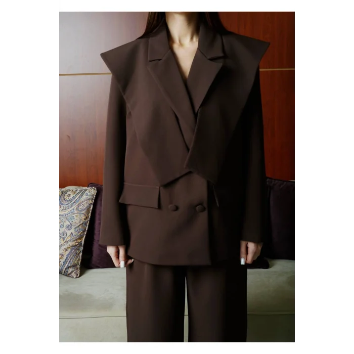 Kadın Modern Kesim Vatkalı Blazer ve Kapri Pantolon Şık Takımı