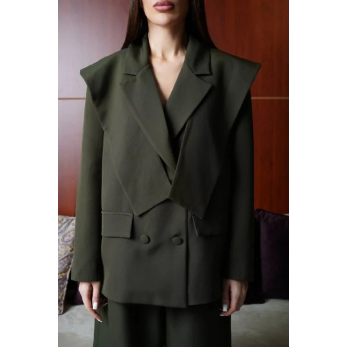 Kadın Modern Kesim Vatkalı Blazer ve Kapri Pantolon Şık Takımı