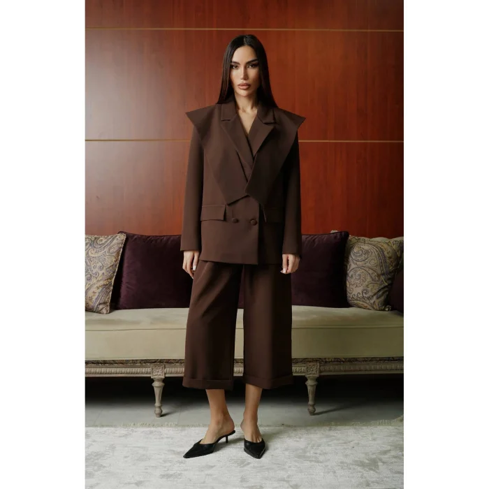 Kadın Modern Kesim Vatkalı Blazer ve Kapri Pantolon Şık Takımı