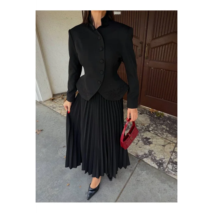 Kadın Nakış Detaylı Bel Oturtmalı Düğmeli Ceket & Pliseli Uzun Etek Takım