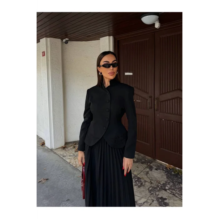 Kadın Nakış Detaylı Bel Oturtmalı Düğmeli Ceket & Pliseli Uzun Etek Takım