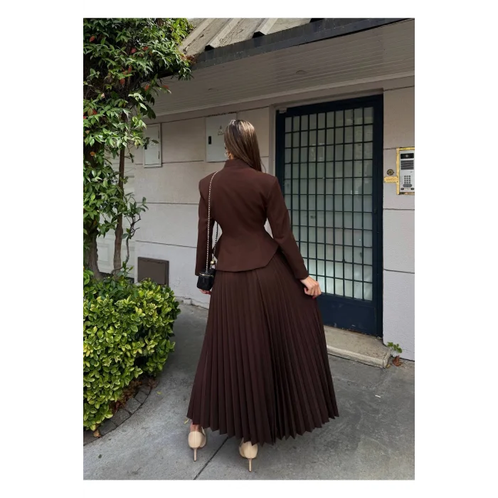 Kadın Nakış Detaylı Bel Oturtmalı Düğmeli Ceket & Pliseli Uzun Etek Takım