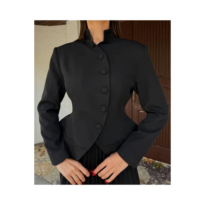 Kadın Nakış Detaylı Bel Oturtmalı Düğmeli Ceket & Pliseli Uzun Etek Takım