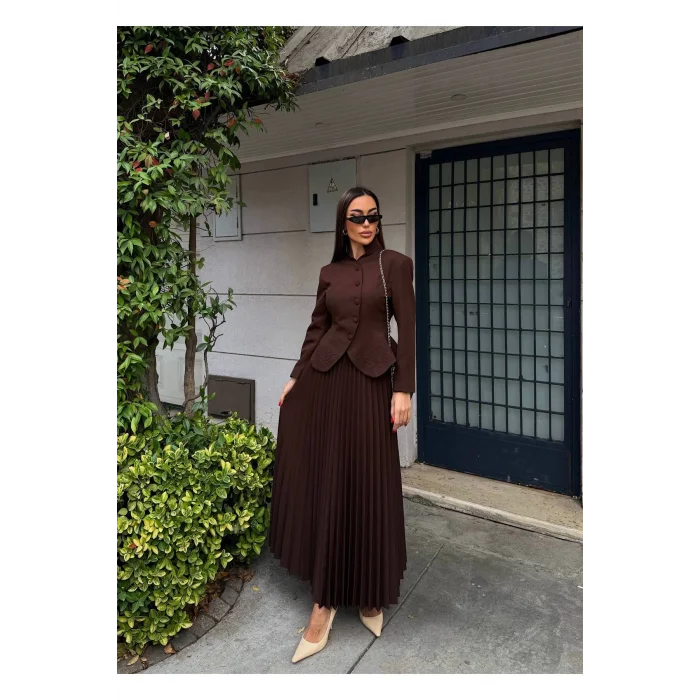 Kadın Nakış Detaylı Bel Oturtmalı Düğmeli Ceket & Pliseli Uzun Etek Takım