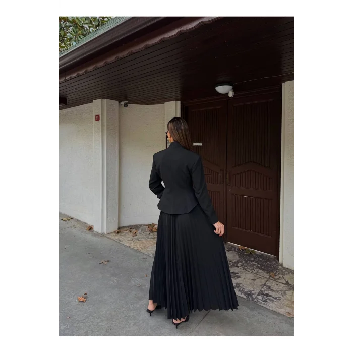 Kadın Nakış Detaylı Bel Oturtmalı Düğmeli Ceket & Pliseli Uzun Etek Takım