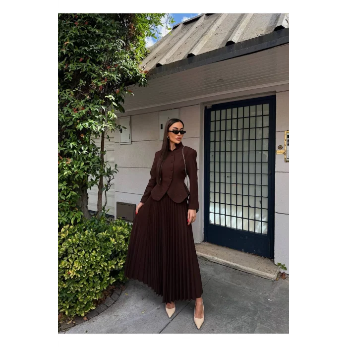 Kadın Nakış Detaylı Bel Oturtmalı Düğmeli Ceket & Pliseli Uzun Etek Takım