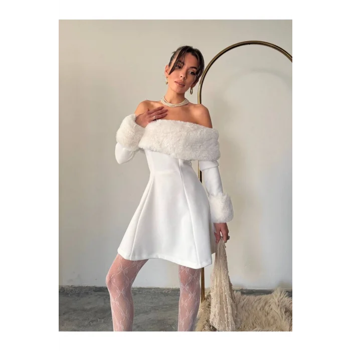 Kadın Omzu Açık Kürk Detaylı A-Kesim Mini Elbise