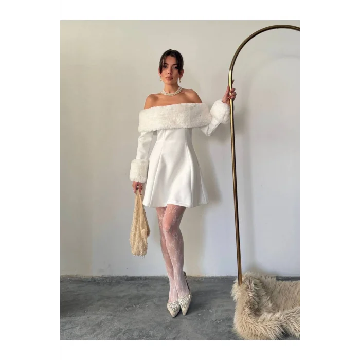 Kadın Omzu Açık Kürk Detaylı A-Kesim Mini Elbise