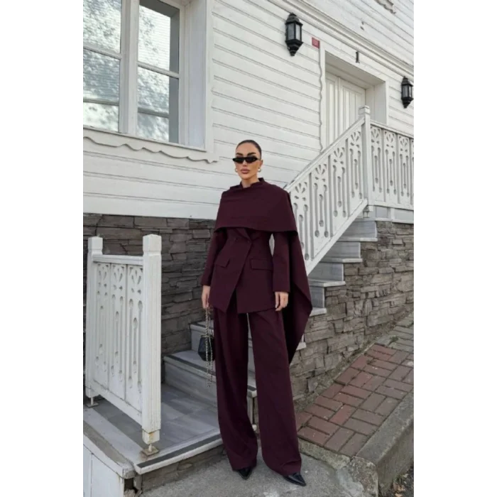 Kadın Pelerin Detaylı Blazer Ceket ve Bol Paça Pantolon Takım