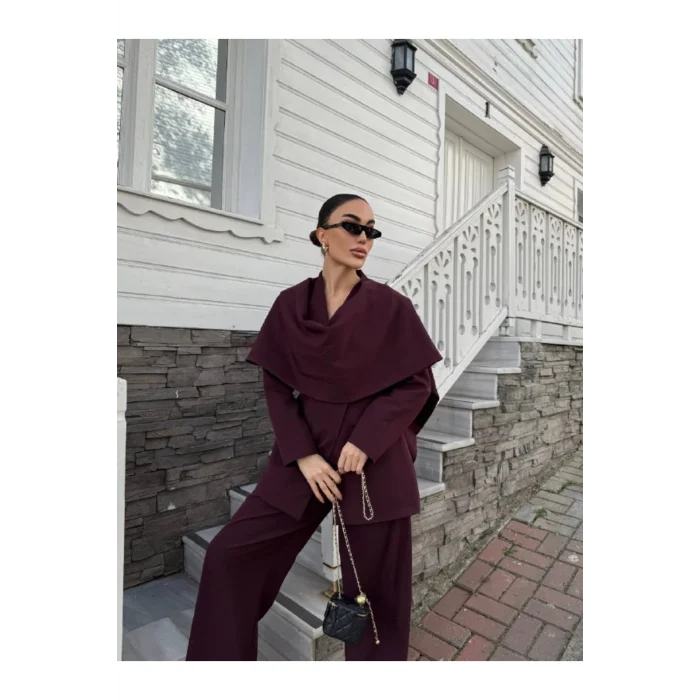 Kadın Pelerin Detaylı Blazer Ceket ve Bol Paça Pantolon Takım