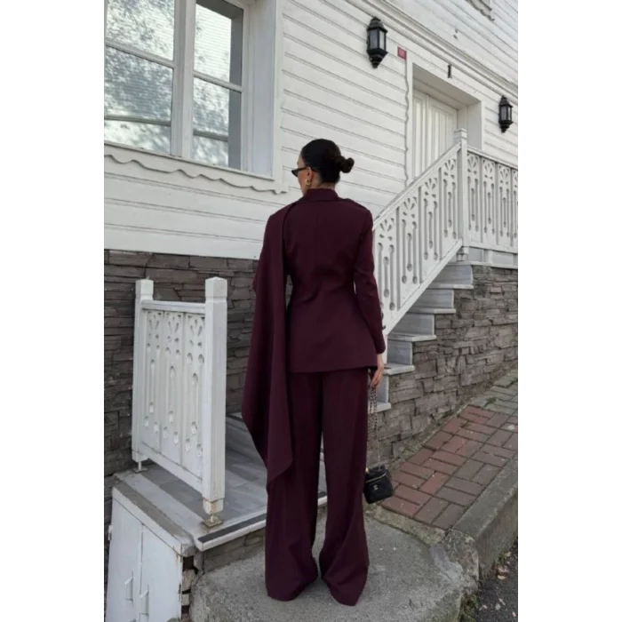 Kadın Pelerin Detaylı Blazer Ceket ve Bol Paça Pantolon Takım