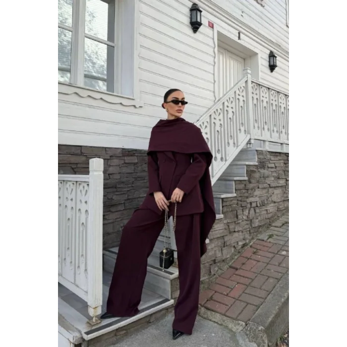 Kadın Pelerin Detaylı Blazer Ceket ve Bol Paça Pantolon Takım