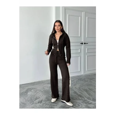 Kadın Fermuarlı Triko Eşofman Takımı – Yüksek Bel, Geniş Paça, Rahat Form