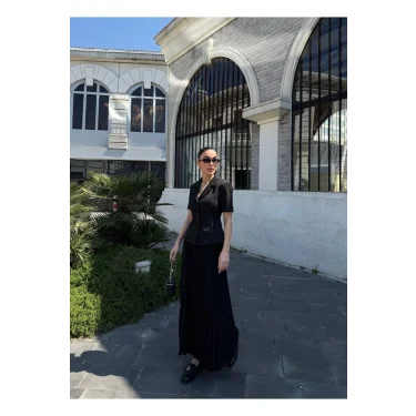 Kadın Kısa Kollu Ceket ve Pileli Etek Takım