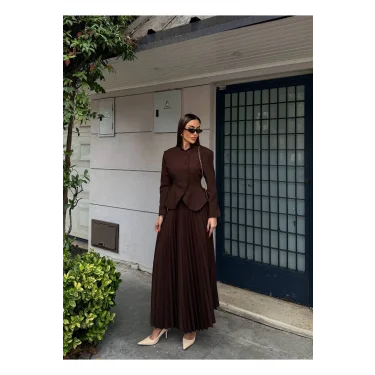 Kadın Nakış Detaylı Bel Oturtmalı Düğmeli Ceket & Pliseli Uzun Etek Takım