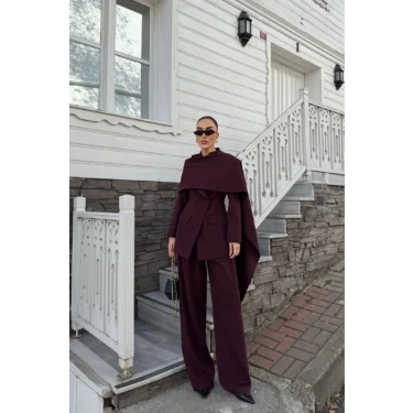 Kadın Pelerin Detaylı Blazer Ceket ve Bol Paça Pantolon Takım