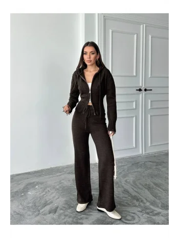 Kadın Fermuarlı Triko Eşofman Takımı – Yüksek Bel, Geniş Paça, Rahat Form