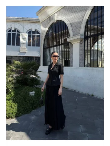 Kadın Kısa Kollu Ceket ve Pileli Etek Takım