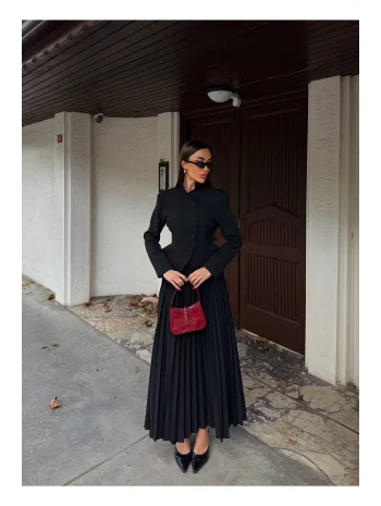 Kadın Nakış Detaylı Bel Oturtmalı Düğmeli Ceket & Pliseli Uzun Etek Takım