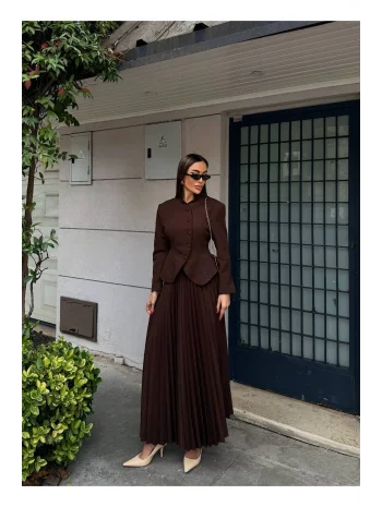 Kadın Nakış Detaylı Bel Oturtmalı Düğmeli Ceket & Pliseli Uzun Etek Takım