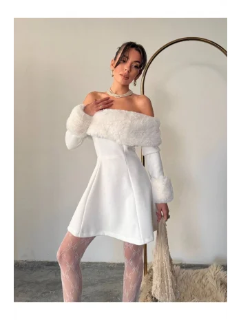 Kadın Omzu Açık Kürk Detaylı A-Kesim Mini Elbise