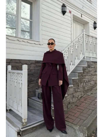 Kadın Pelerin Detaylı Blazer Ceket ve Bol Paça Pantolon Takım