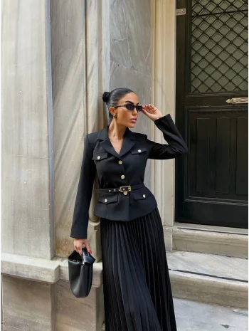 Kadın Siyah Kemerli Blazer Ceket ve Piliseli Takım