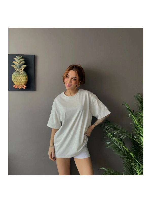 Kadın Oversize Basic Tişört – Salaş Kesim Pamuklu Günlük T-Shirt