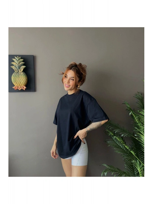 Kadın Oversize Basic Tişört – Salaş Kesim Pamuklu Günlük T-Shirt