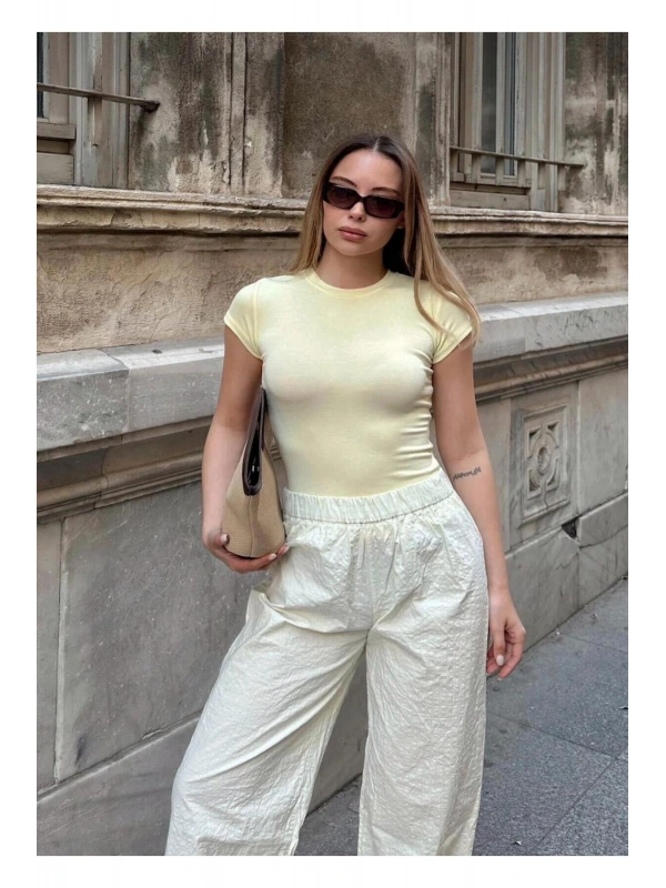 Kadın Basic Bisiklet Yaka Slim Fit Body — Kısa Kol Günlük Body