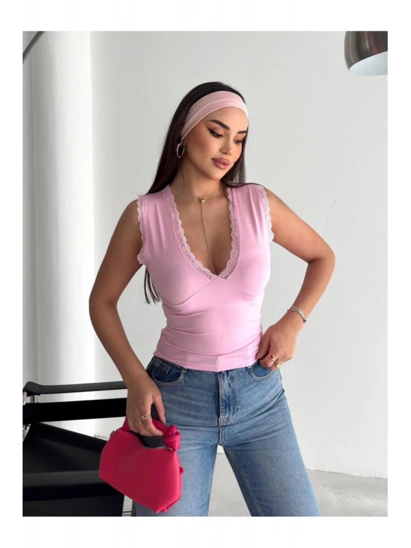 Kadın Derin V Yaka Dantel Detaylı Slim Fit Bluz — Kolsuz Şık Kadın Bluz