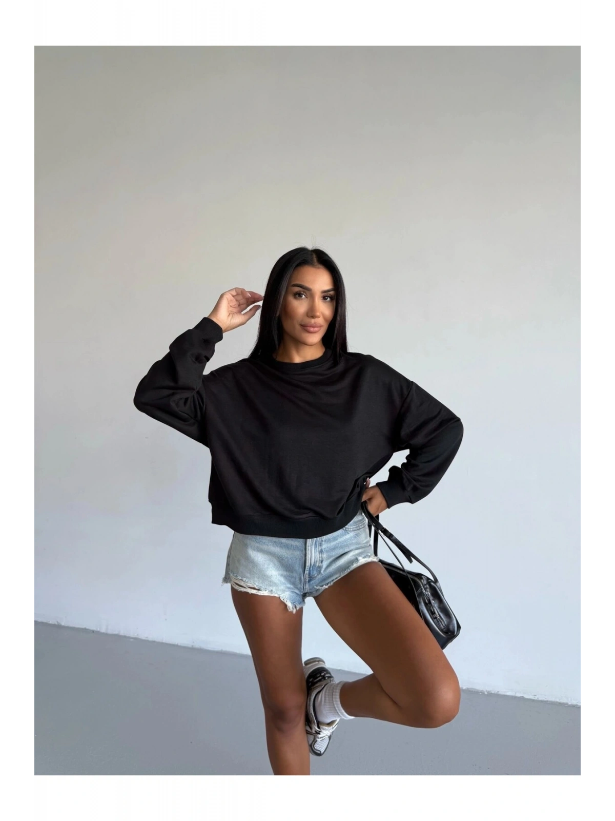 Kadın Siyah Bisiklet Yaka 2 İplik Sweatshirt HZL25W-FRY123391