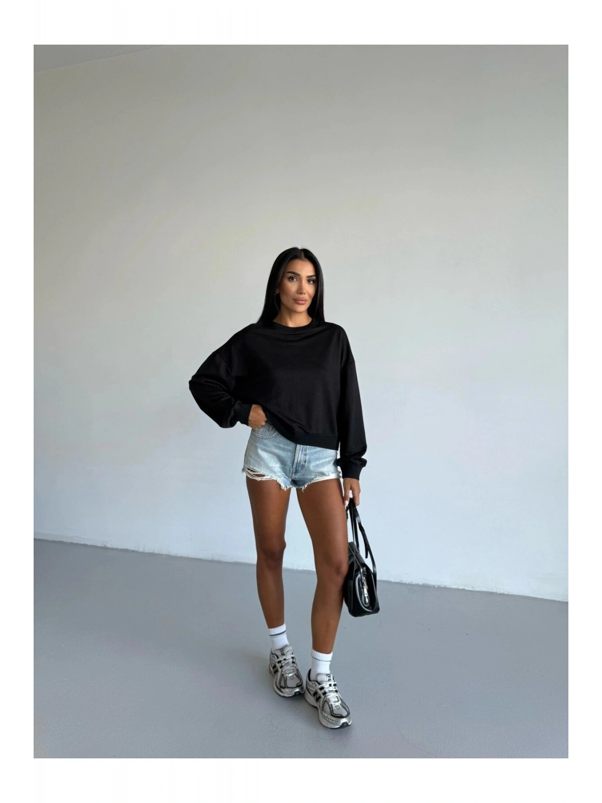 Kadın Siyah Bisiklet Yaka 2 İplik Sweatshirt HZL25W-FRY123391