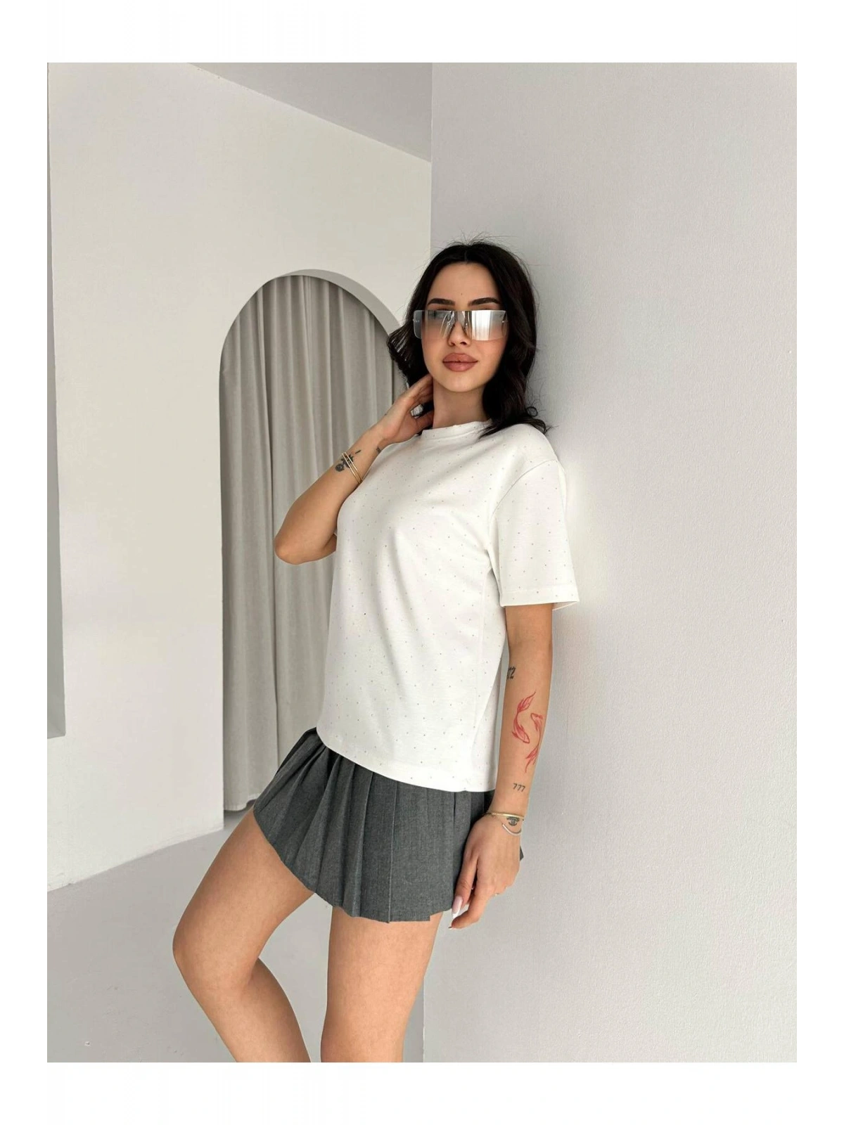 Kadın Taş Detaylı Basic Tişört — Kısa Kol Minimal Şık T-Shirt