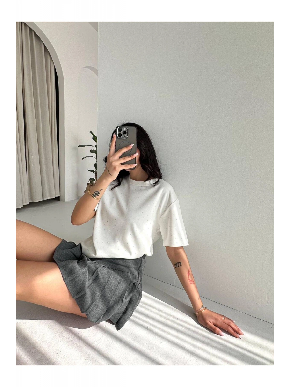 Kadın Taş Detaylı Basic Tişört — Kısa Kol Minimal Şık T-Shirt