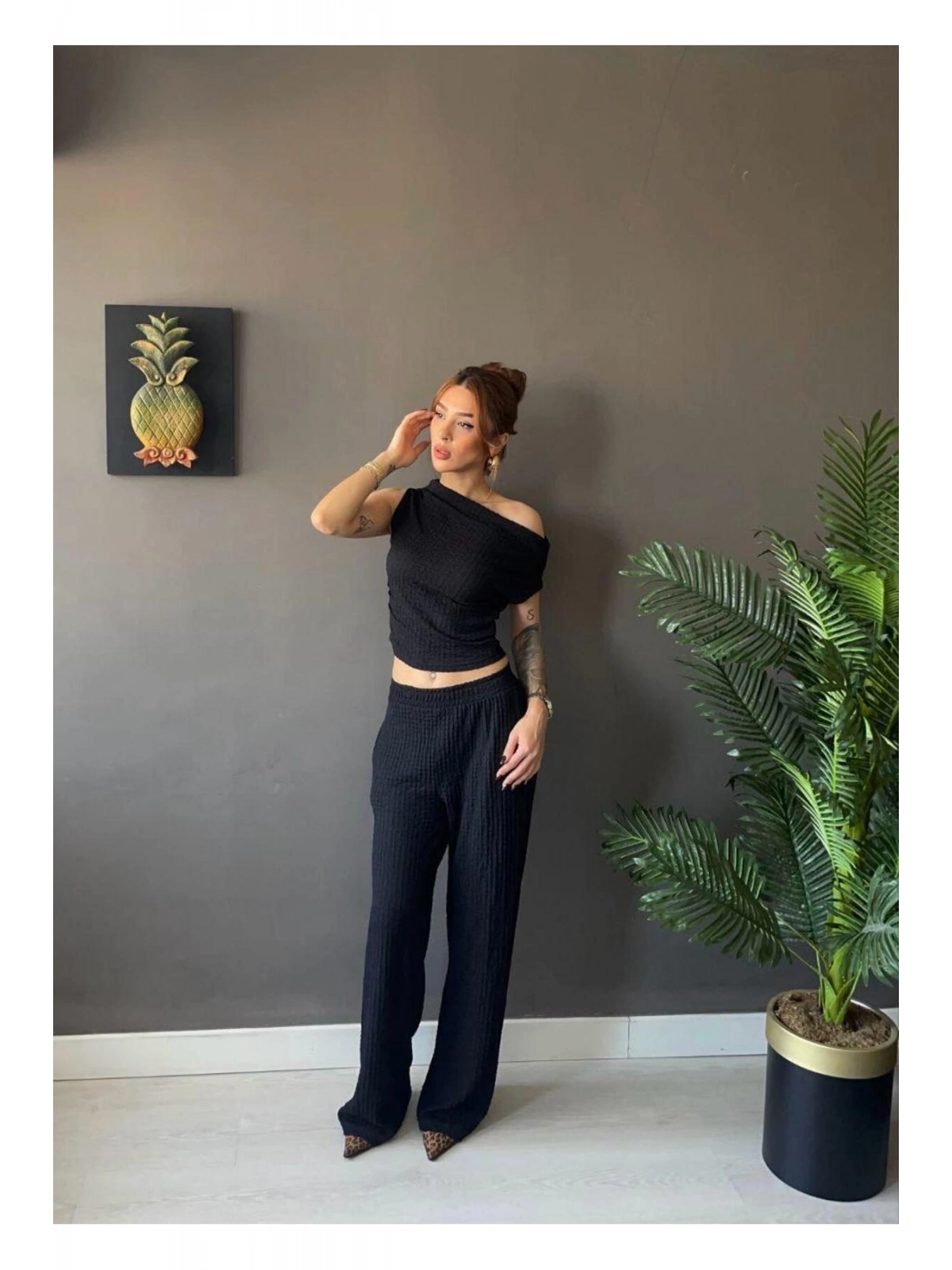 Kadın Waffle Kumaş Kayık Yaka Crop Bluz Pantolon Takım — Rahat Şık Yazlık 2’li Takım