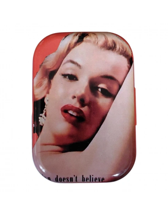 Marilyn Monroe Portresi Bulunan Nostaljik Bir Dekoratif Metal Kutu