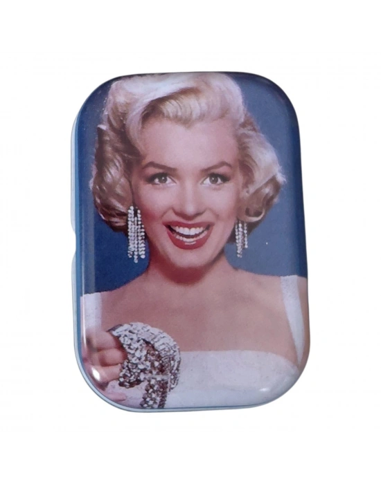 Marilyn Monroe Portresi Bulunan Nostaljik Bir Dekoratif Metal Kutu.
