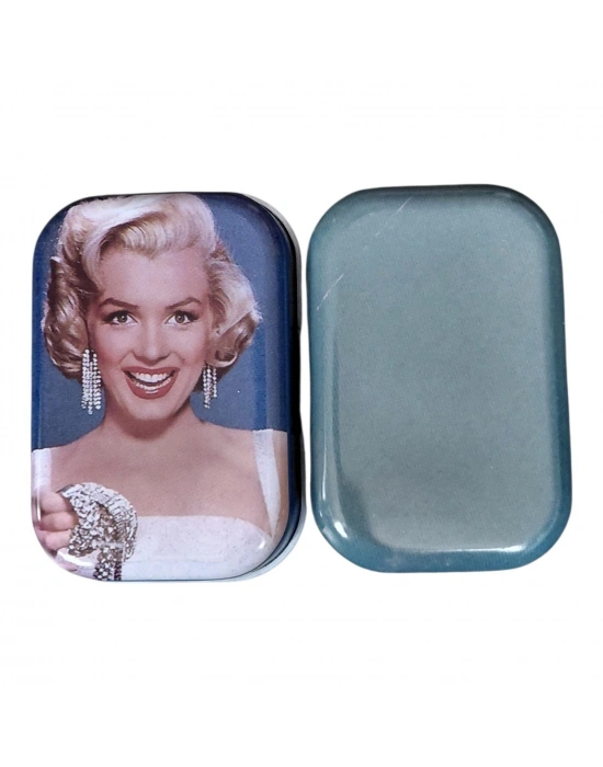 Marilyn Monroe Portresi Bulunan Nostaljik Bir Dekoratif Metal Kutu.