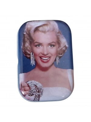 Marilyn Monroe Portresi Bulunan Nostaljik Bir Dekoratif Metal Kutu.