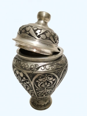 Ağır İşlemeli kapaklı Vazo