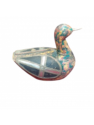 El boyaması ahşap ördek süsü