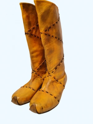 Özel Tasarım Deri Çizme